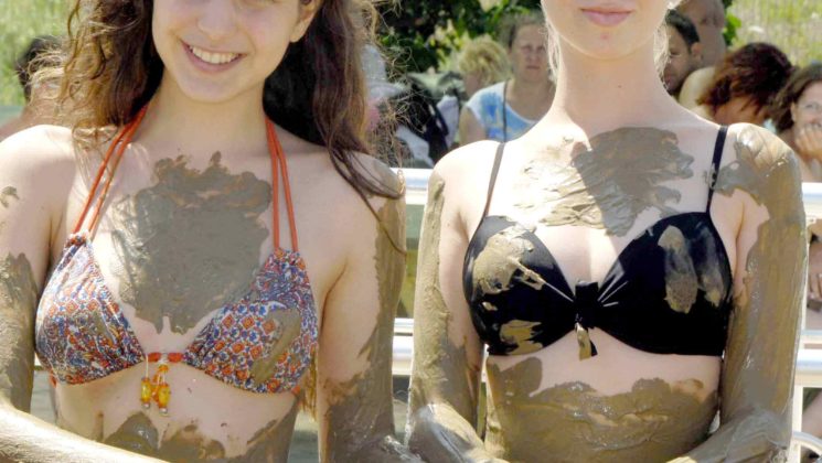 Güzellerin çamur keyfi