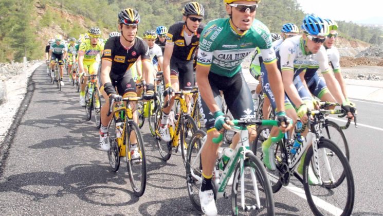 Bisikletçilerin zorlu Ortaca etabı