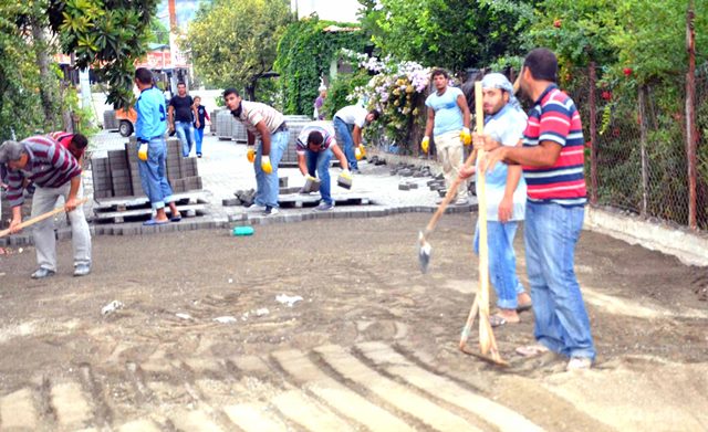 Atakent Bezkese Cami önünde çevre düzenlemesi