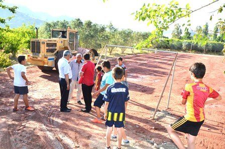 Çocuklara mini top sahası