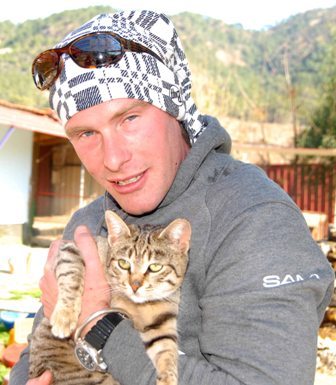 Sokak hayvanlarıiçin Kilimanjarodağına tırmanacak