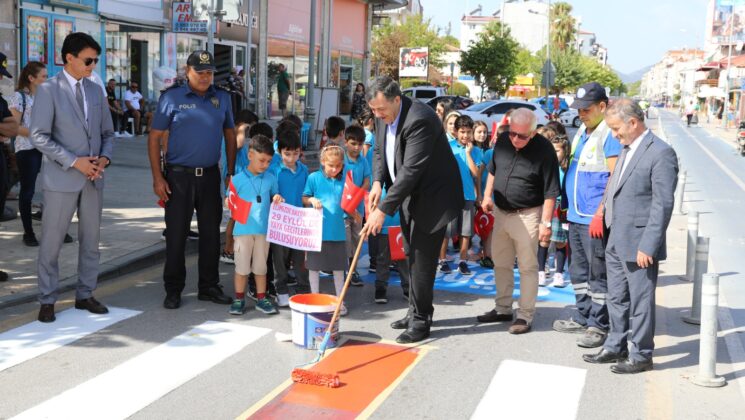 YAYA GEÇİDİNDE “HAYATA SAYGI DURUŞU” YAPILDI