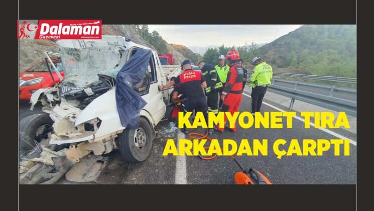 Kamyonet tıra arkadan çarptı