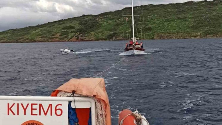 Motor arızası nedeniyle sürüklenen tekne kurtarıldı