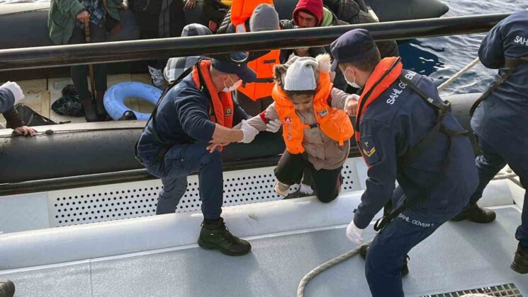 Marmaris’te 14 düzensiz göçmen kurtarıldı