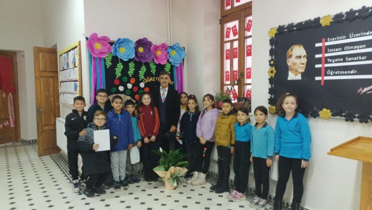 Muğla’da 35 yıllık öğretmene sürpriz karşılama