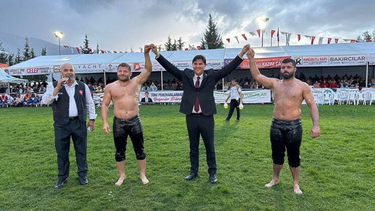 Fethiye’de yarıştan çekilen Başpehlivan Balaban izleyicilerle tartıştı