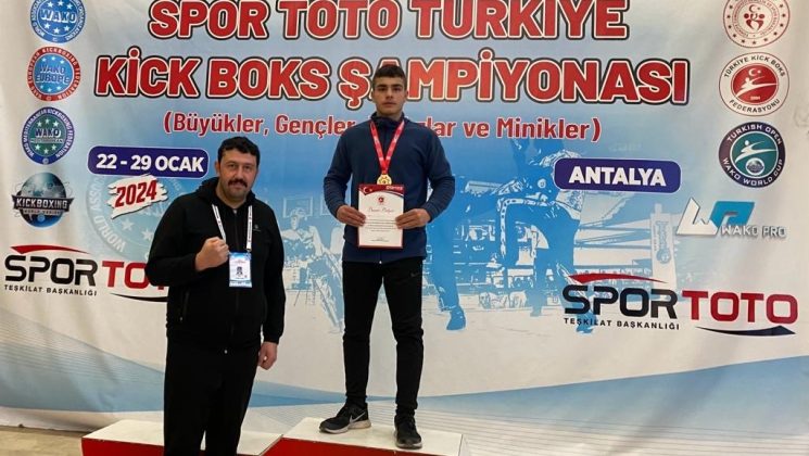 Kickboks’ta Türkiye Şampiyonu oldu