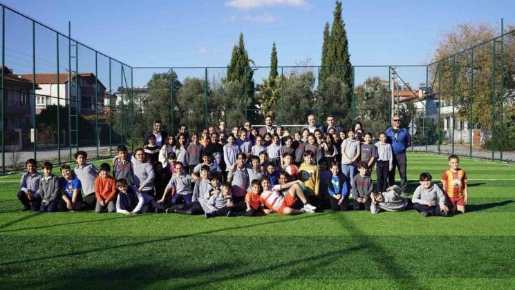 Ortaca’da Şehit Nasuh Aydın Ortaokulunun halı sahası açıldı