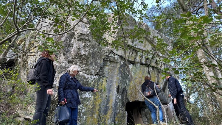 2 bin 500 yıllık kaya mezarı turizme kazandırılacak