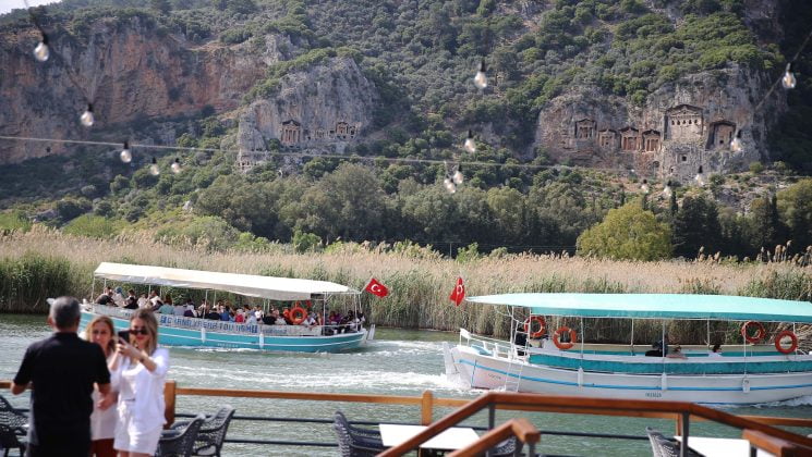 MUĞLA’DA TATİLCİLERİN BAYRAM YOĞUNLUĞU