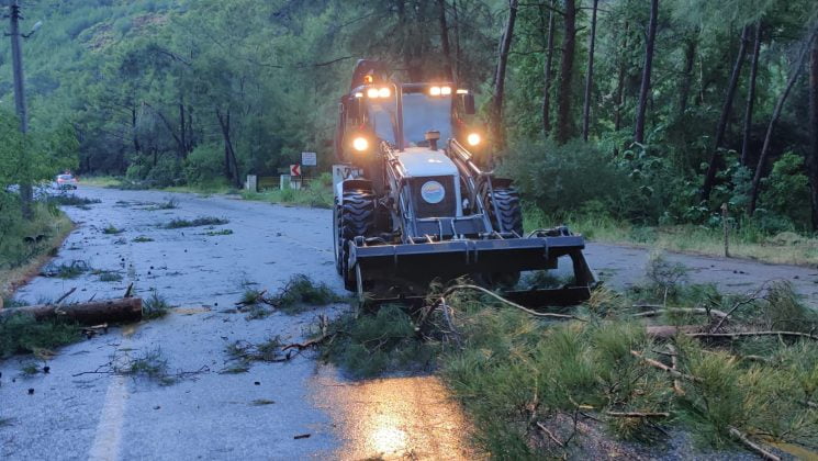 Muğla’da “tam fırtına” etkili oldu