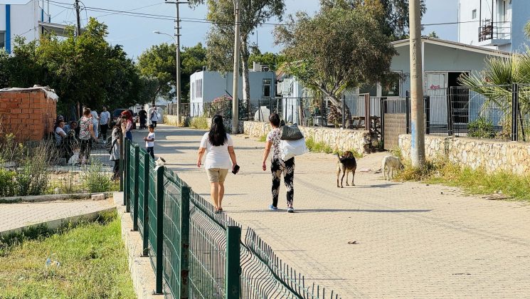 Köpeğin saldırısında yaralanan 7 yaşındaki Duru evden çıkmak istemiyor