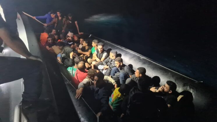 DALAMAN AÇIKLARINDA 57 DÜZENSİZ GÖÇMEN YAKALANDI