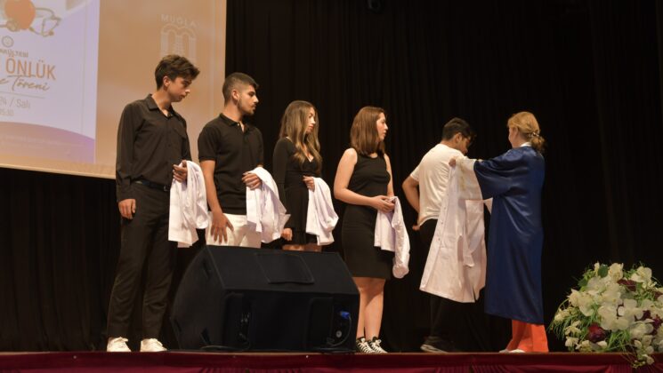 Muğla’da Tıp Fakültesi öğrencilerinin “beyaz önlük” töreni yapıldı