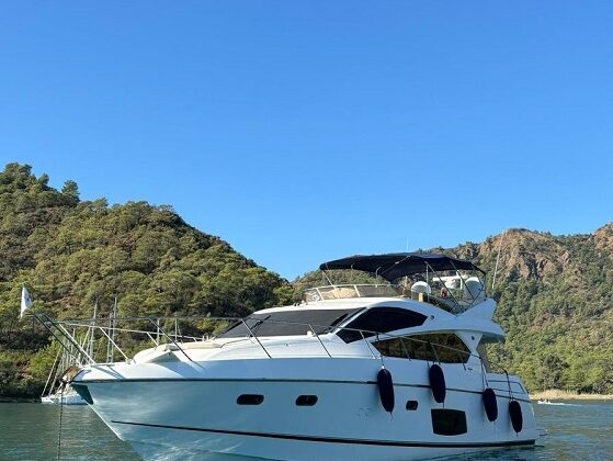 Fethiye açıklarında motor yatta 21 düzensiz göçmen yakalandı