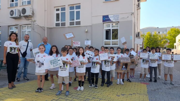 ÖĞRENCİLER PATİLİ DOSTLARI UNUTMADI