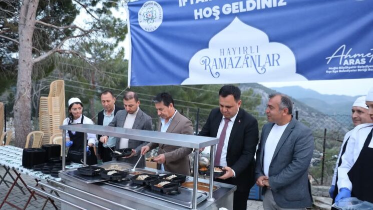 BAŞKAN ARAS VE BAŞKAN DURMUŞ, VATANDAŞLARLA İFTAR YAPTI