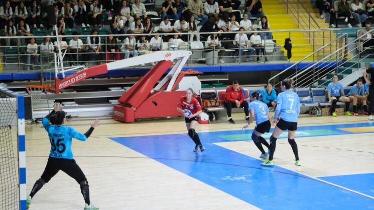 DENİZİN KIZLARI NORMAL SEZONU GALİBİYETLE TAMAMLADI