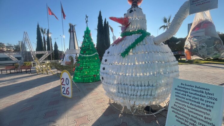 GERİ DÖNÜŞÜMDEN TOPLANAN ATIKLARLA ; NOEL AĞACI VE KARDAN ADAM